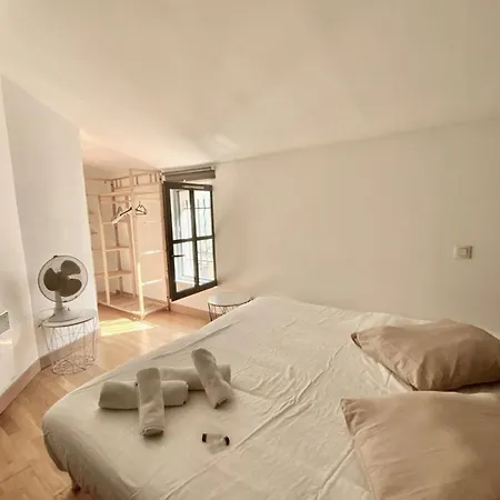 The Triplex- 3 Bedrooms In The Escutcheon! Montpellier