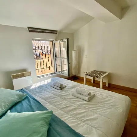 The Triplex- 3 Bedrooms In The Escutcheon! * Montpellier