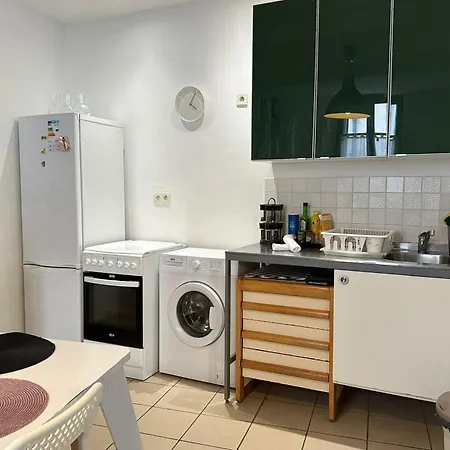 The Triplex- 3 Bedrooms In The Escutcheon! * Montpellier