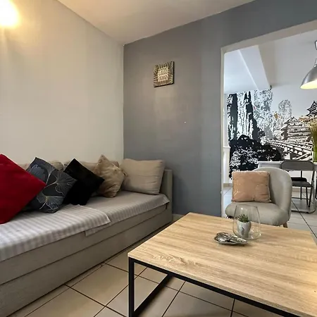 The Triplex- 3 Bedrooms In The Escutcheon! * Montpellier